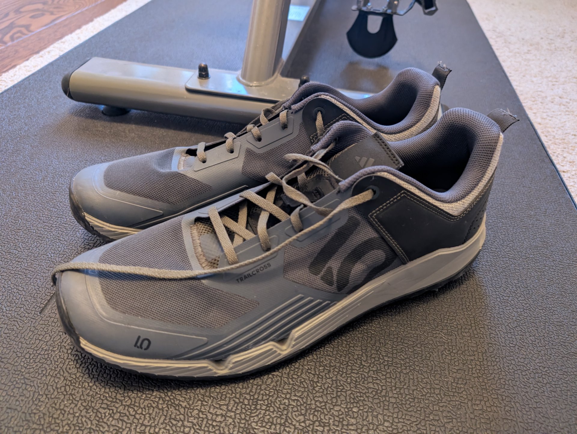 📸 Photo bingo: Training shoes