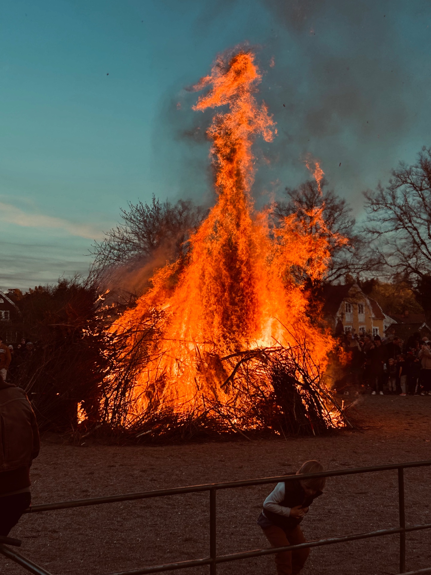 📸 Photo bingo: A fire