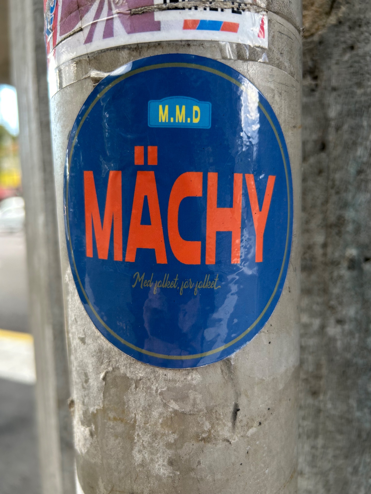📸 Photo bingo: A sticker (outside)