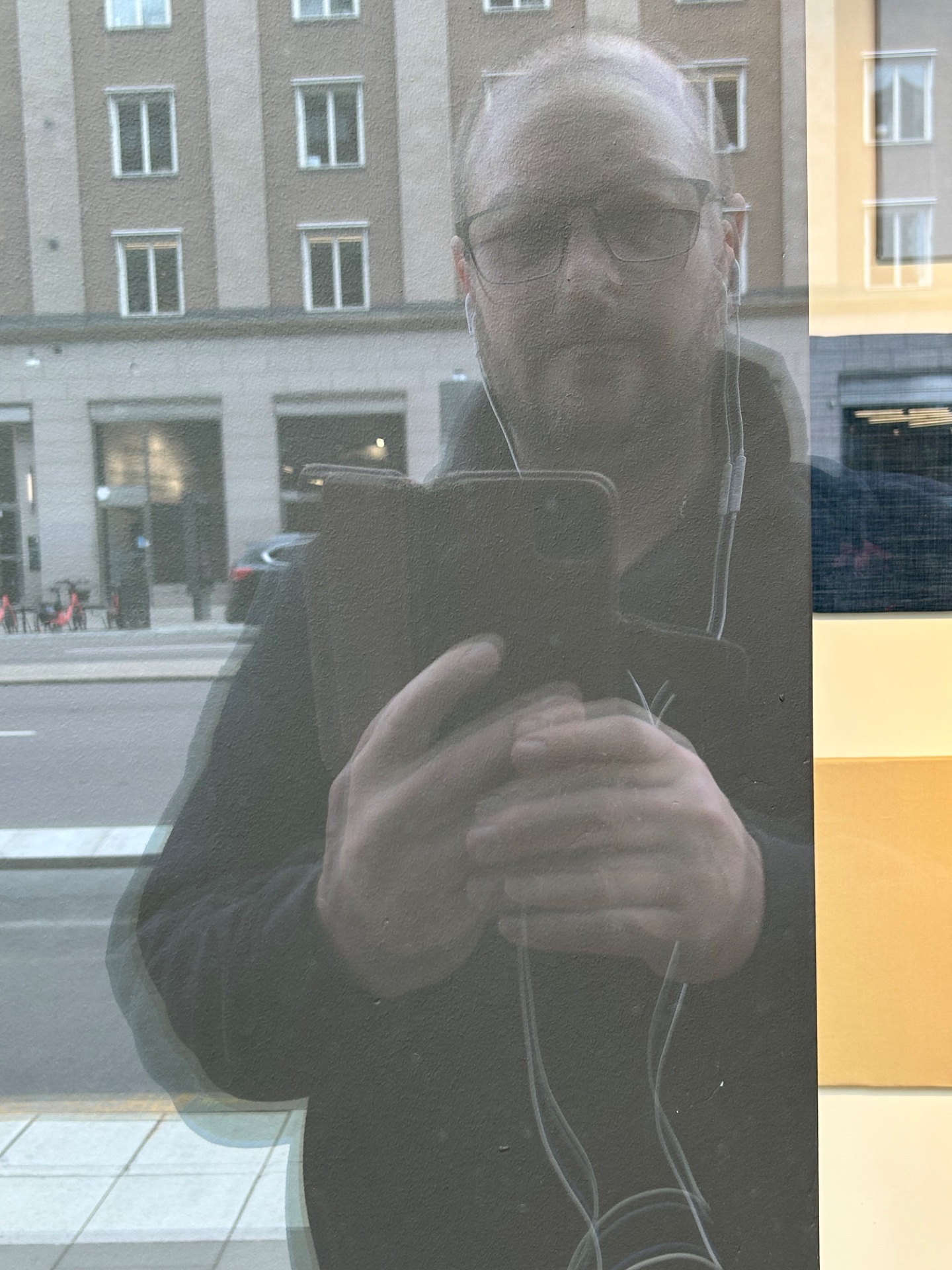 📸 Photo bingo: A reflection of you in a window