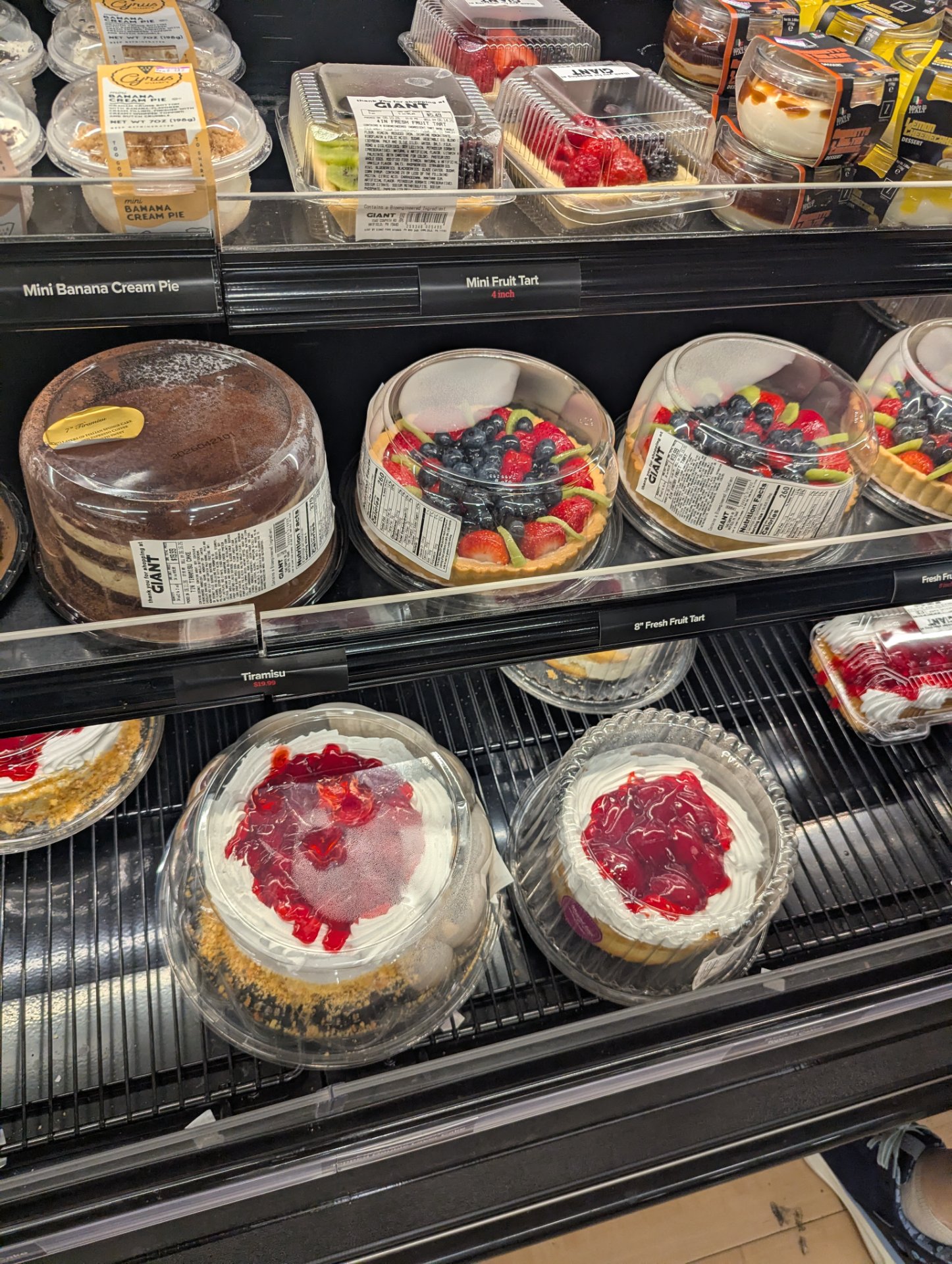 📸 Photo bingo: Strawberry cake