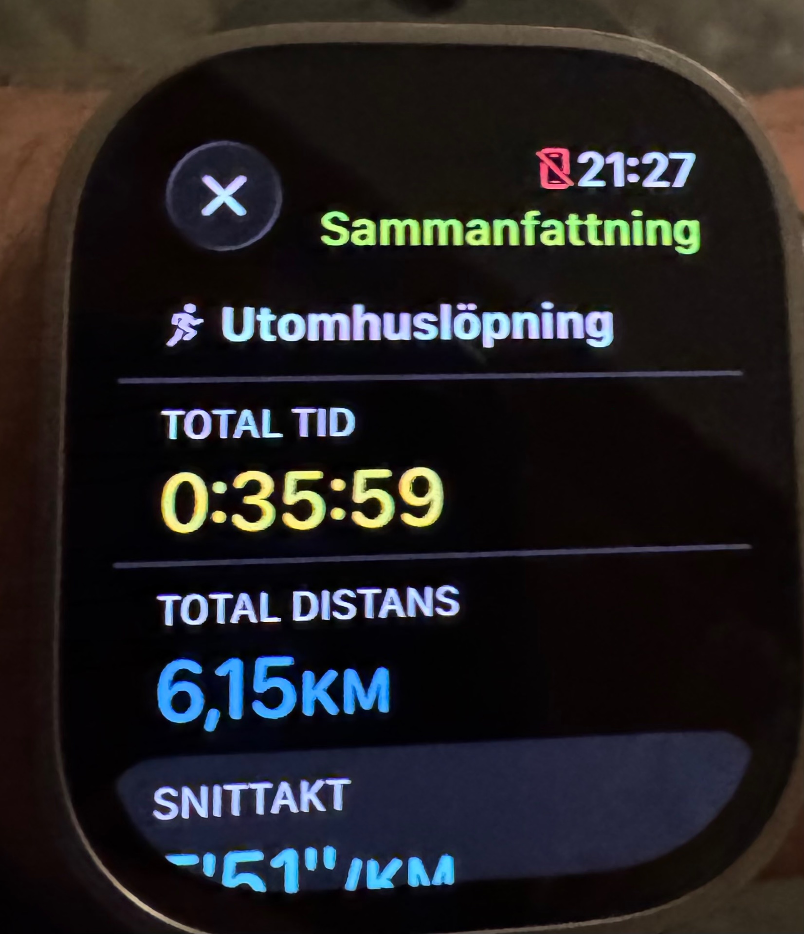 An outdoor running workout lasting 35 minutes and 59 seconds, covering 6.15 km at an average pace of 5'51" per km. Great cardio session tracked on a fitness watch!
