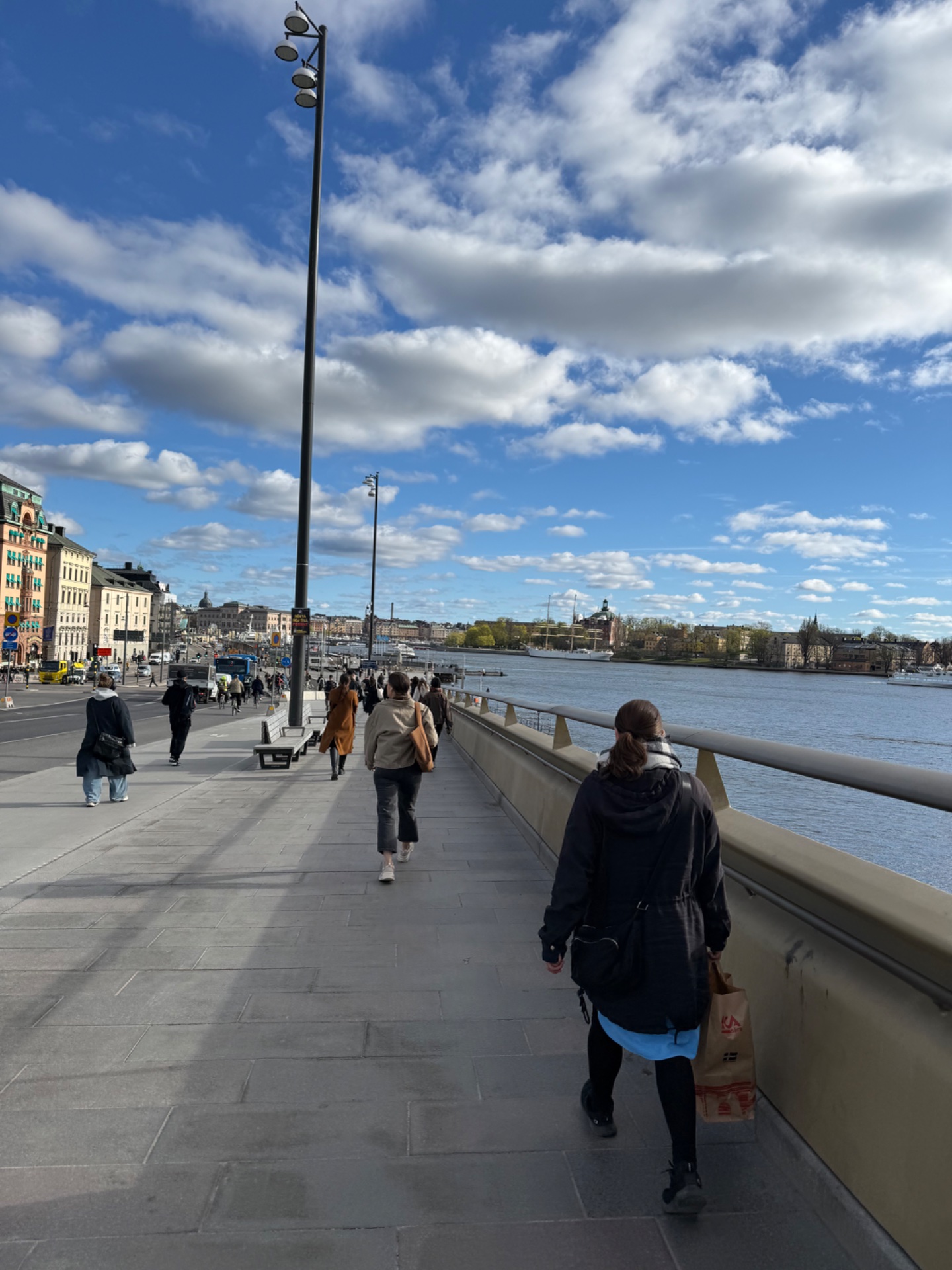 A scenic outdoor run or jog along a beautiful waterfront promenade with stunning city views. Perfect cardio workout combining fresh air and urban exploration!